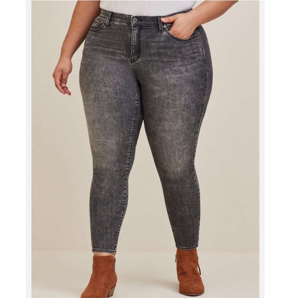 Torrid sky high skinny crop sz 30 5X Acid Wash Gray Black